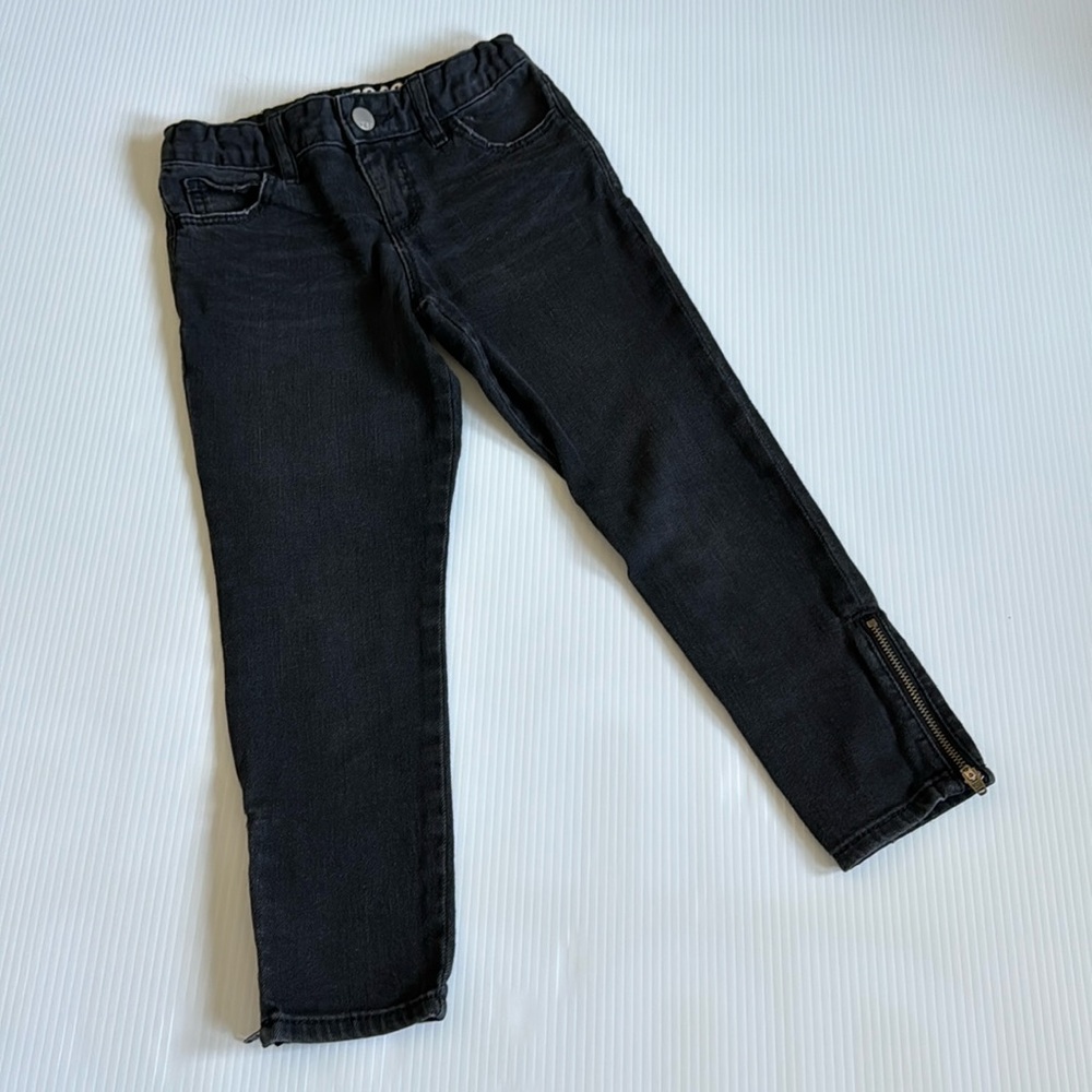 Gap kids black distressed super skinny ankle jean.  Size 6